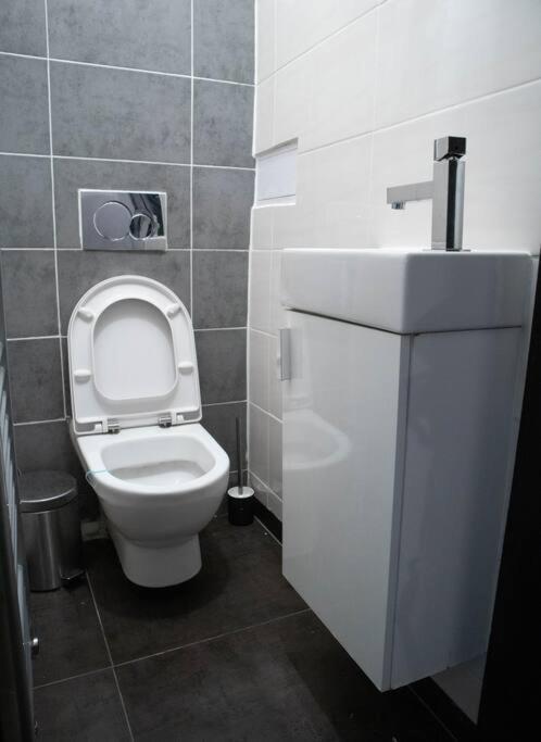 Apartament Modern In The Center Of